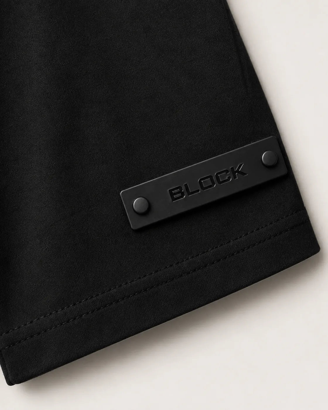 Black — Square Badge 01 — view 1
